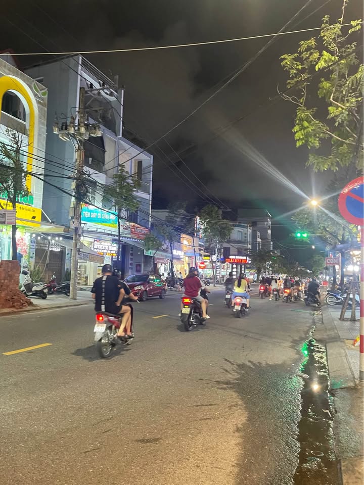 Bán nhà mặt tiền đường Núi Thành Đà Nẵng 75m² giá 5.5 tỷ - Cơ hội đầu tư không thể bỏ lỡ!