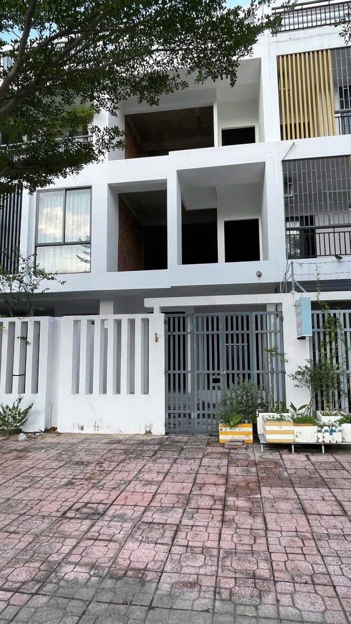 Nhà KĐT MIPECO Vĩnh Nguyên Nha Trang 101m² giá 11.5 tỷ - Sổ hồng chính chủ, vào ở ngay!