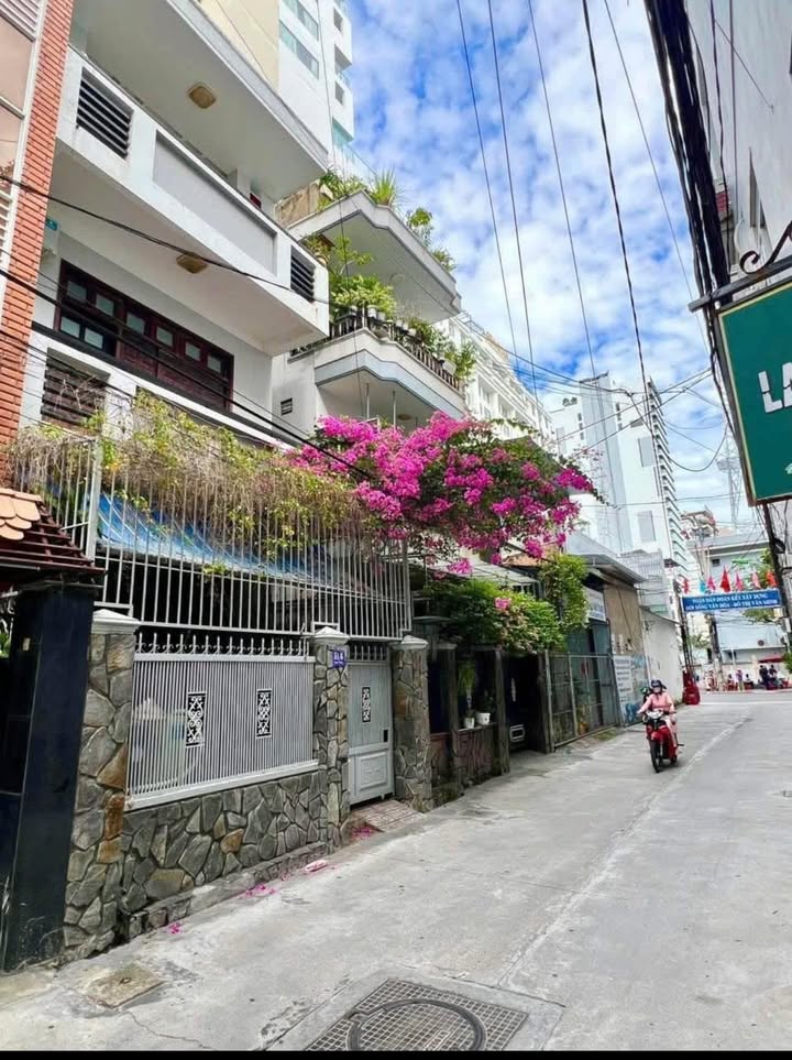 Nhà 3 tầng hẻm Tuệ Tĩnh Nha Trang 68,2m² giá 13,5 tỷ - Kinh doanh tuyệt vời!