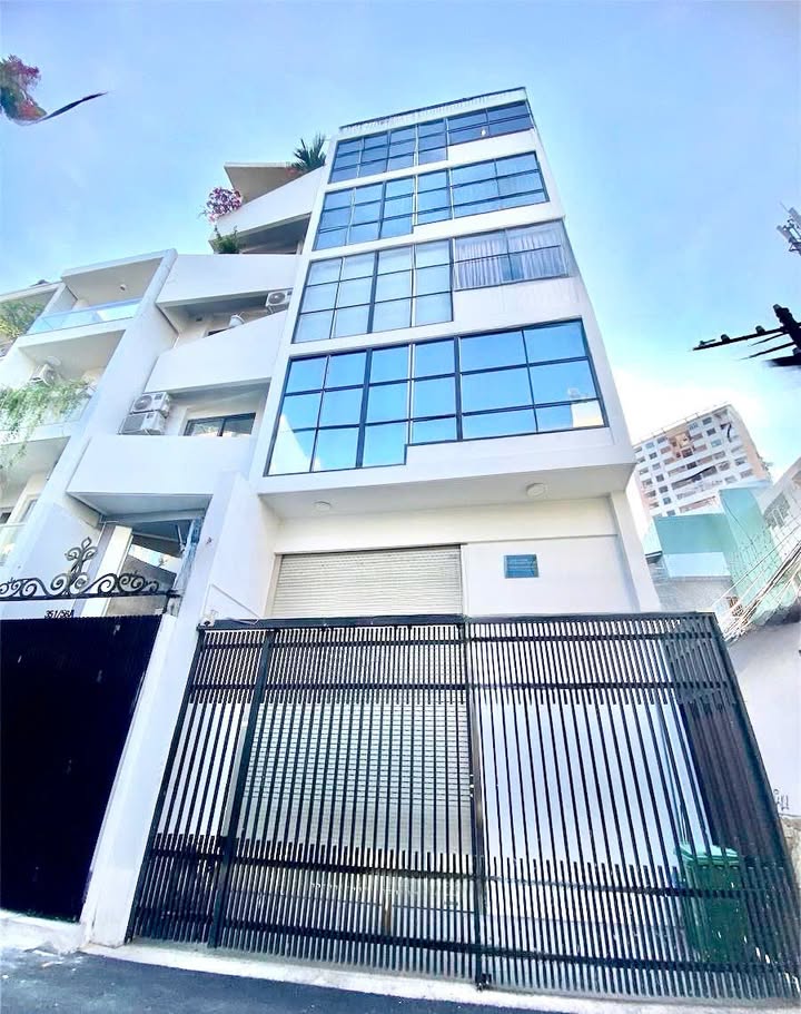 Nhà phố cho thuê Lê Văn Sỹ, Quận 3, 90m² giá chỉ 40 triệu/tháng - Thiết kế hiện đại, thang máy