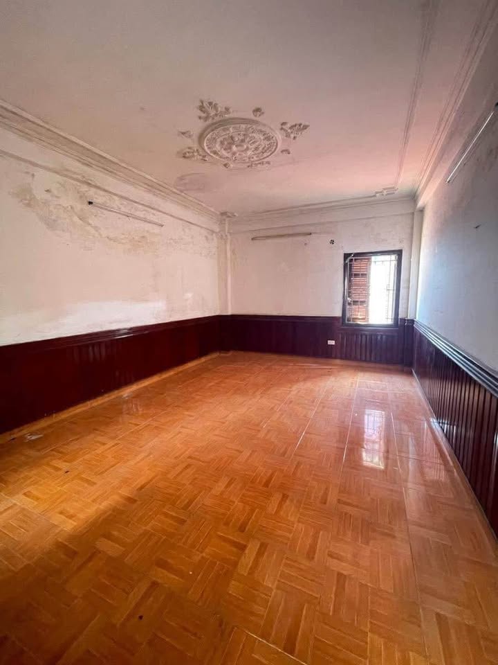 Bán nhà mặt phố Pháo Đài Láng 84m² giá 32 tỷ - Kinh doanh sầm uất!