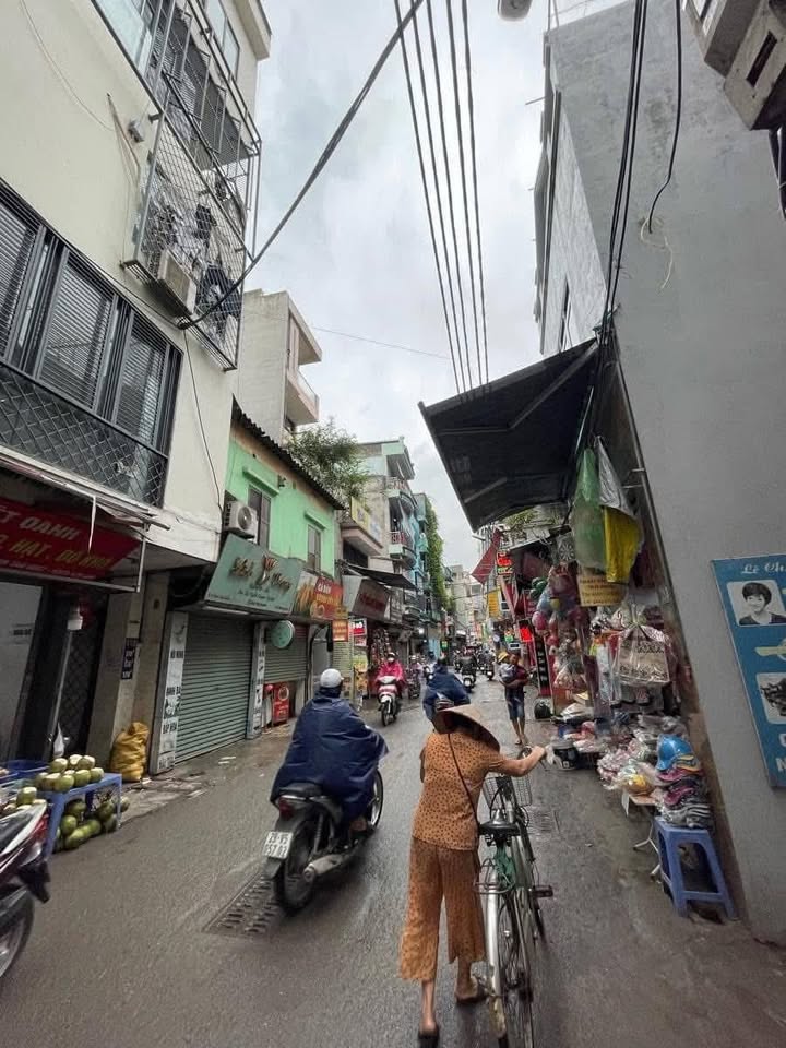 Nhà phố Định Công 42m² giá 10.9 tỷ - Kinh doanh sầm uất ngay mặt phố!