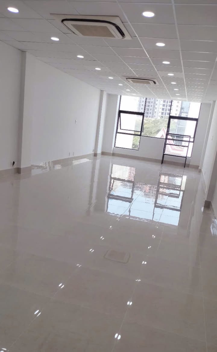 Cho thuê tòa nhà văn phòng 100m² đường Số 5, quận Bình Tân - Mặt tiền lớn, thuận lợi kinh doanh!