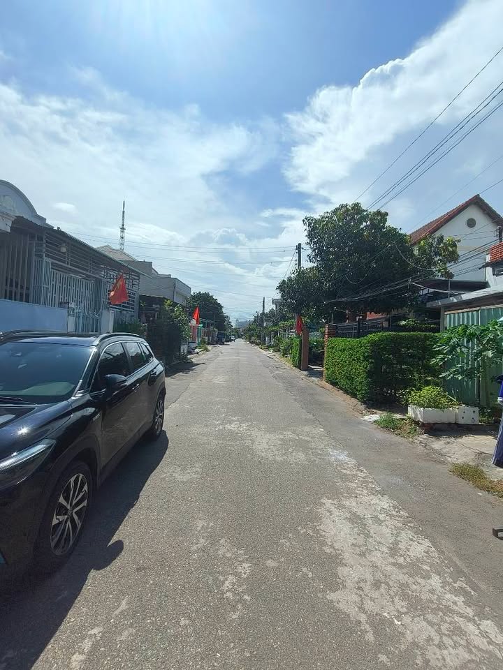 Nhà phố Phú Thủy, Phan Thiết 140m² giá 4.15 tỷ - Sổ đỏ chính chủ, tiện nghi đầy đủ!