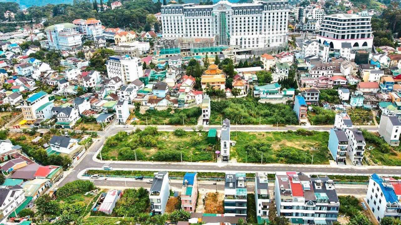Đất nền Đà Lạt 137m² giá 16.5 tỷ - Lô góc 2 mặt tiền đẹp nhất khu phố!