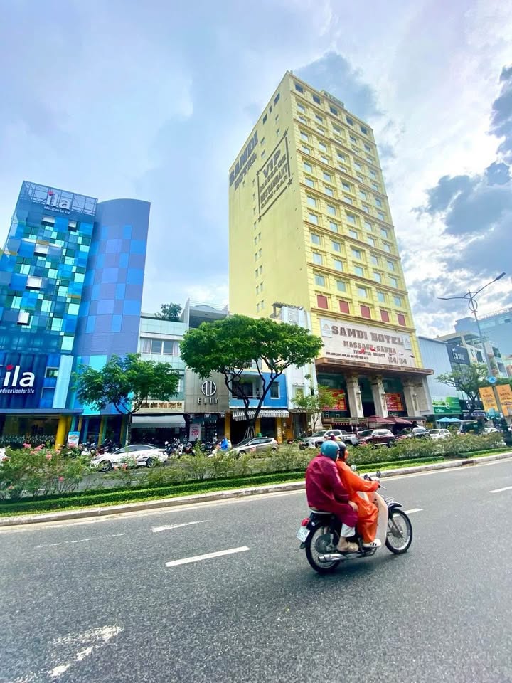 Bán nhà mặt tiền Nguyễn Văn Linh 115m² giá 20 tỷ - Kinh doanh sầm uất!