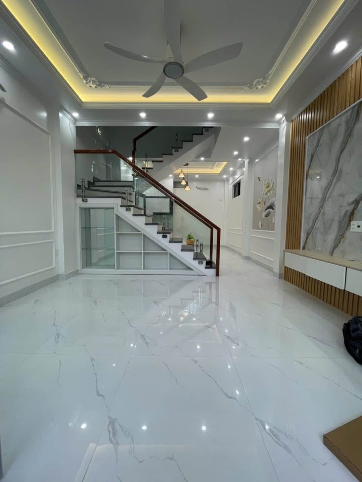 Nhà 4 tầng độc lập tại Phường Lưu, Hải An 46m² giá 3.45 tỷ - Sân cổng riêng, gần chợ và trường học!