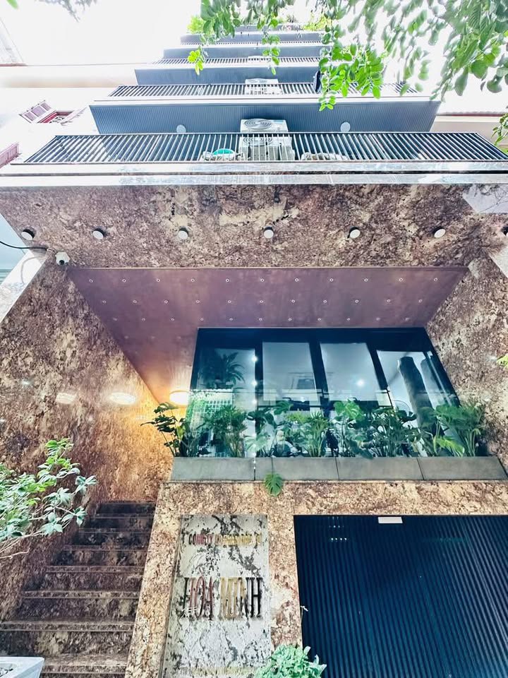 Bán toà nhà FrontHouse đường Hoàng Quốc Việt, Cầu Giấy, 82m² giá 40.5 tỷ - Kinh doanh sầm uất!