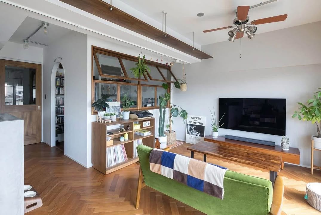 Căn hộ TT tầng 2 mặt phố Nguyễn Chí Thanh - Huỳnh Thúc Kháng 75m² giá 4.9 tỷ - Thiết kế thoáng sáng!