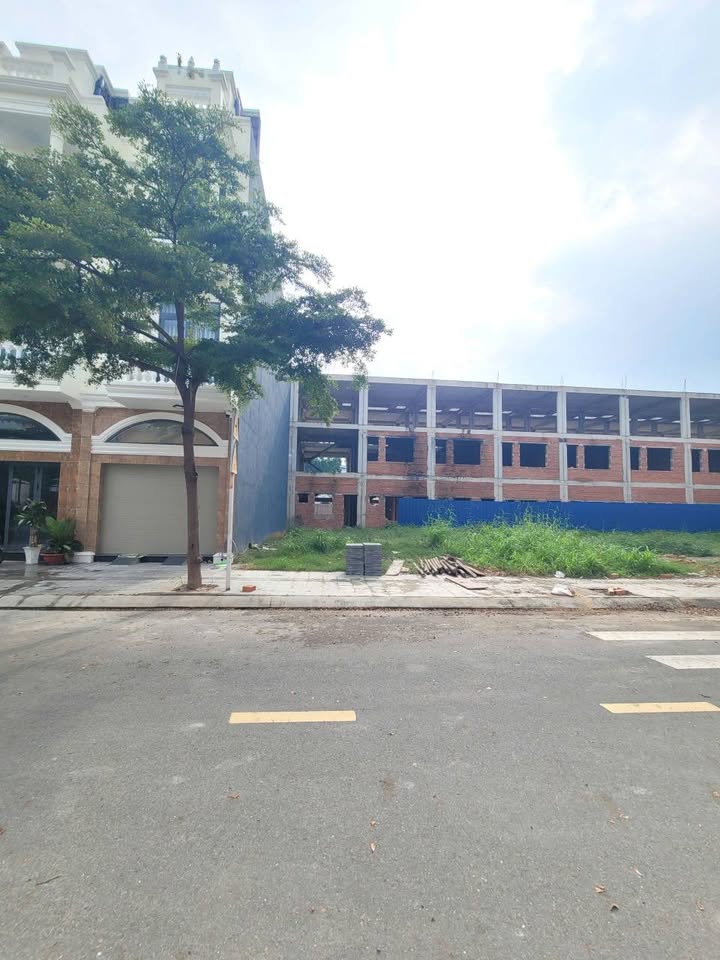 Bán đất KDC Icon Central Tân Đông Hiệp 64m² giá 3.5 tỷ - Sổ hồng riêng, thổ cư 100%!