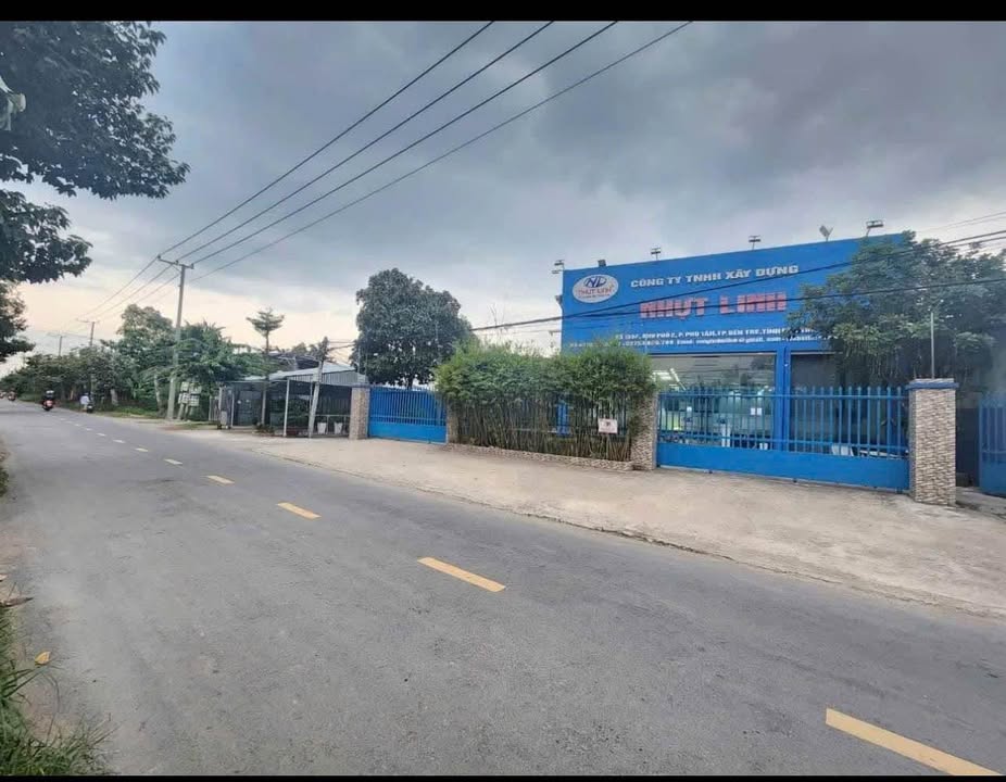 Bán đất nền góc 2 mặt tiền Phú Tân 303m² giá 1.3 tỷ - Đón gió, đón lộc!