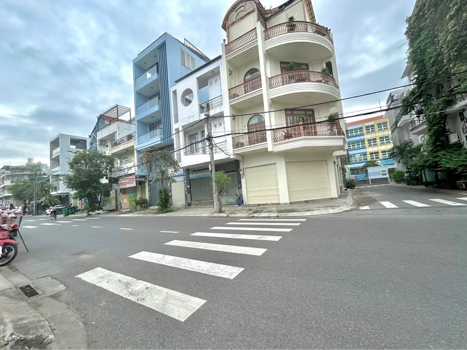 Nhà mặt tiền đường 40, Tân Phong, Quận 7, 72m² giá 17 tỷ - Full nội thất cao cấp!