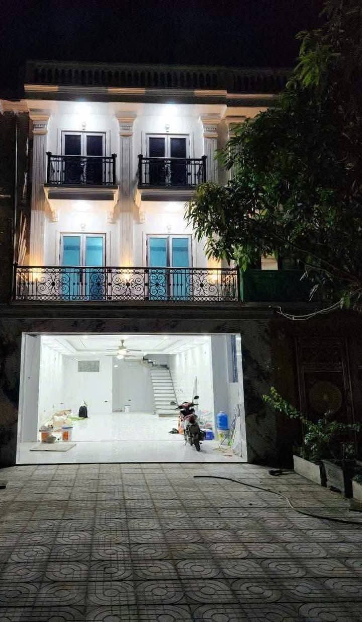 Nhà liền kề cho thuê tại đường Phượng Hoàng, Vinh 110m² - Giá chỉ 14 triệu/tháng!