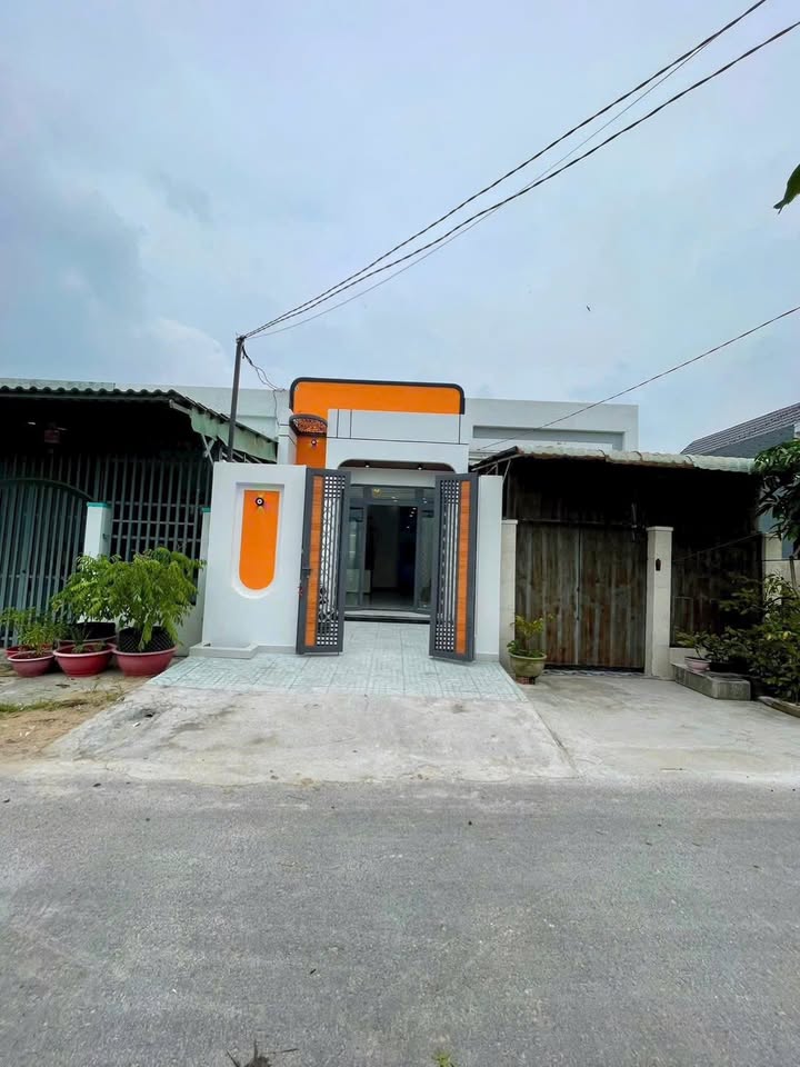 Nhà mặt tiền đường nhựa Mỹ Hạnh Nam 80m² giá 2.05 tỷ - Còn thơm mùi sơn mới!