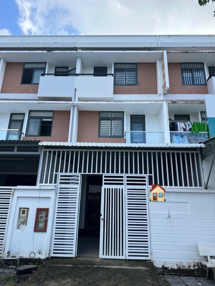 Nhà hoàn thiện 3 tầng mặt tiền đường số 5, KĐT lấn biển Tây Bắc, Rạch Giá - Giá tốt 3.999 tỷ!