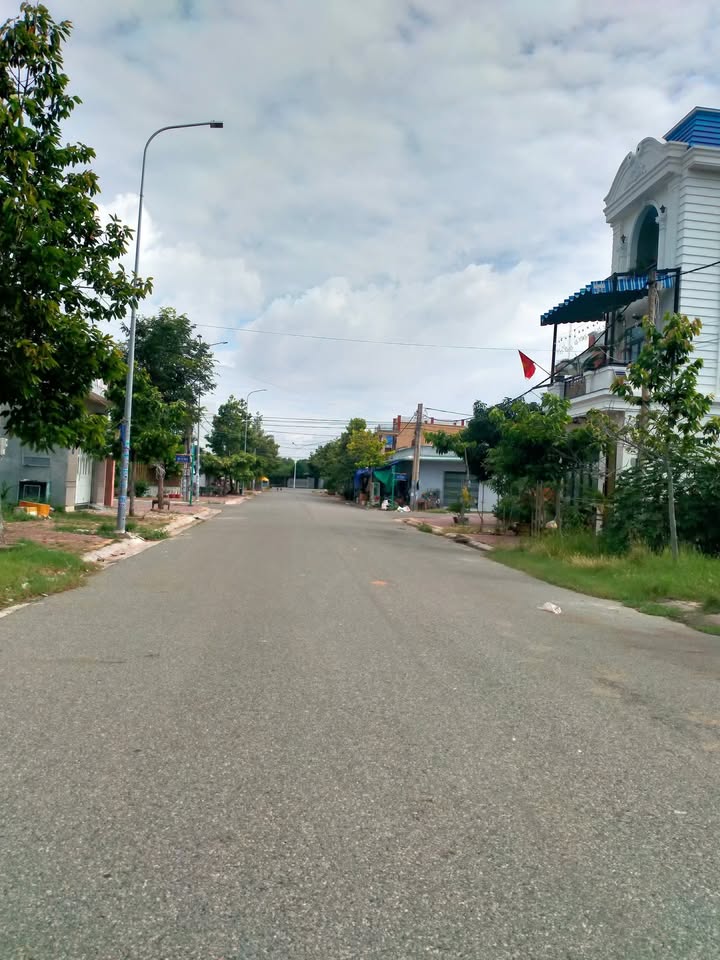 Đất thổ cư Long Hải 104.4m² giá 2.35 tỷ - Sổ đỏ chính chủ, vị trí đắc địa!