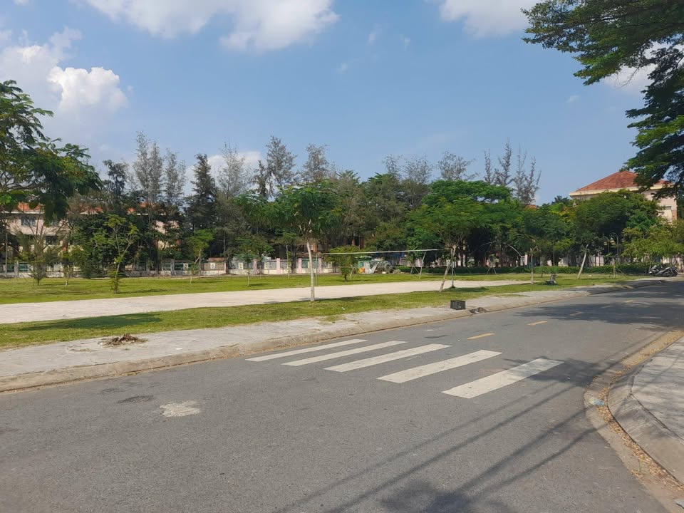 Bán lô biệt thự KDC Phú Lợi Q8, diện tích 220m², giá 11 tỷ - Đối diện công viên