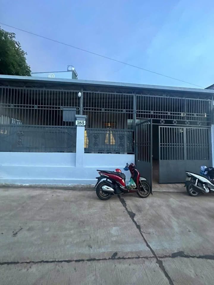 Nhà mặt tiền Nguyễn Trác, Buôn Ma Thuột 125m² chỉ 7.5 triệu - Tiện nghi đầy đủ!