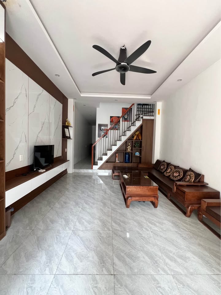 Nhà bán ngõ 116 Đường Hoàng Văn Thụ 65.6m² giá 2 tỷ - Gần trường học thuận tiện!