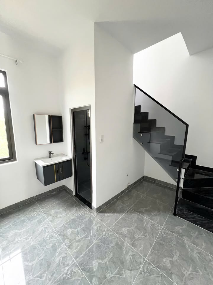 Nhà phố Icon Central Dĩ An 60m² giá 4.999 tỷ - Thiết kế hiện đại, sẵn sàng ở ngay!