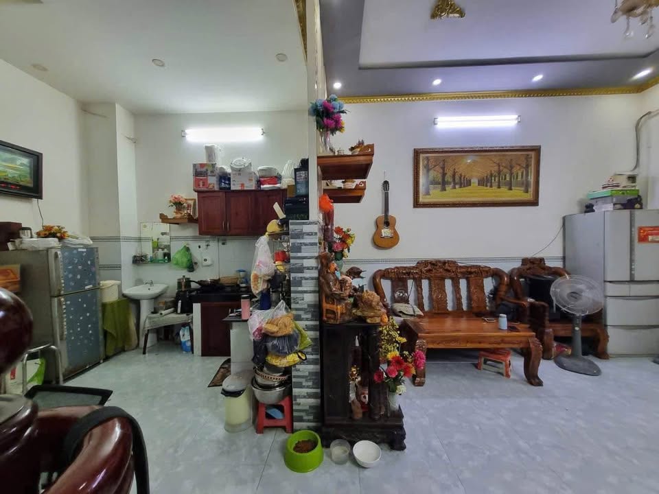 Nhà trệt lầu hẻm 388 Nguyễn Văn Cừ, 50m² giá 2.4 tỷ - Hướng Đông Bắc tiện lợi!