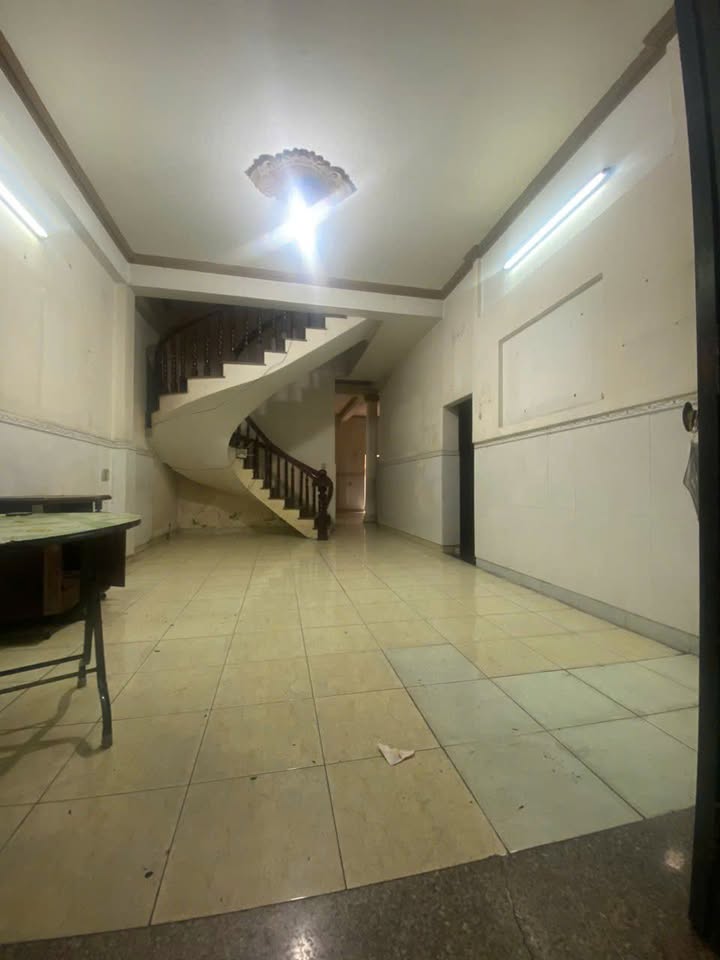 Nhà cho thuê Dĩ An 5 phòng ngủ, 4 toilet - Ngắn hạn đến tháng 6/2026 chỉ 6 triệu!