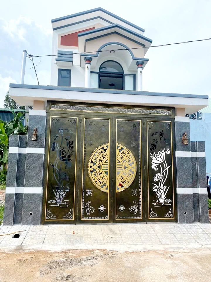 Nhà mái thái Hòa Long, Bà Rịa 100m² giá 2.8 tỷ - Thiết kế thông thoáng, vị trí trung tâm!