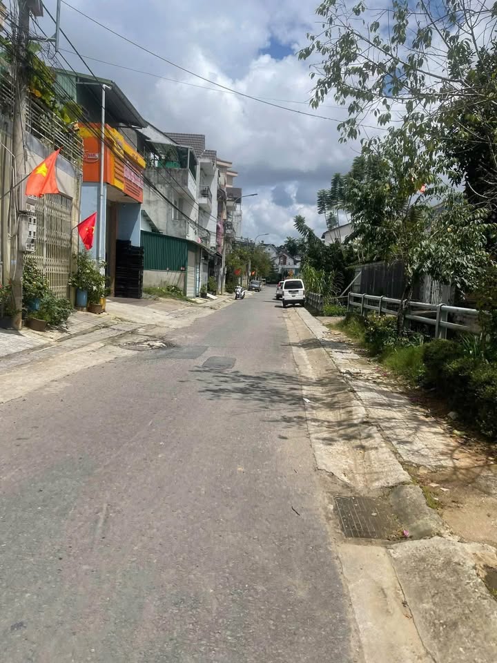 Nhà phố mặt tiền KQH Yersin, Đà Lạt 101m² giá 8.5 tỷ - Pháp lý rõ ràng!