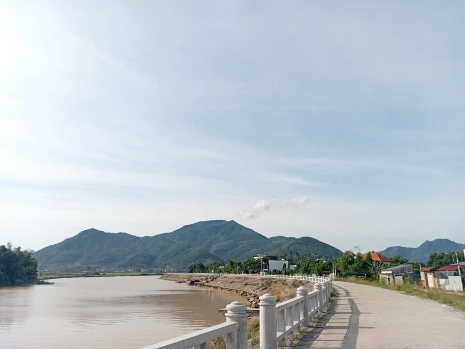 Đất chính chủ Vĩnh Ngọc 89.5m² giá 2.2 tỷ - Hướng Đông Nam, sổ đỏ đầy đủ!