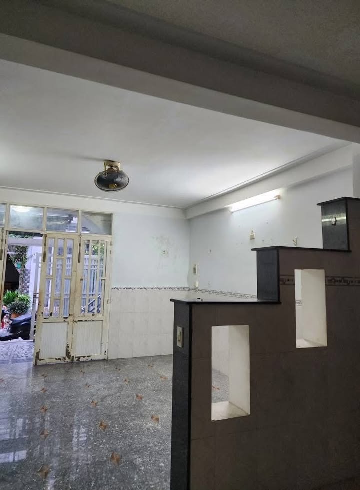 Nhà nguyên căn mặt tiền chợ Đầm, Quy Nhơn 70m² - Giá thuê chỉ 6 triệu/tháng!