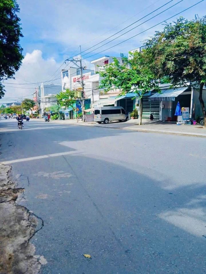 Căn nhà mặt tiền Trần Phú, Kon Tum 95m² giá chỉ 3.2 tỷ - Đầu tư sinh lời ngay!