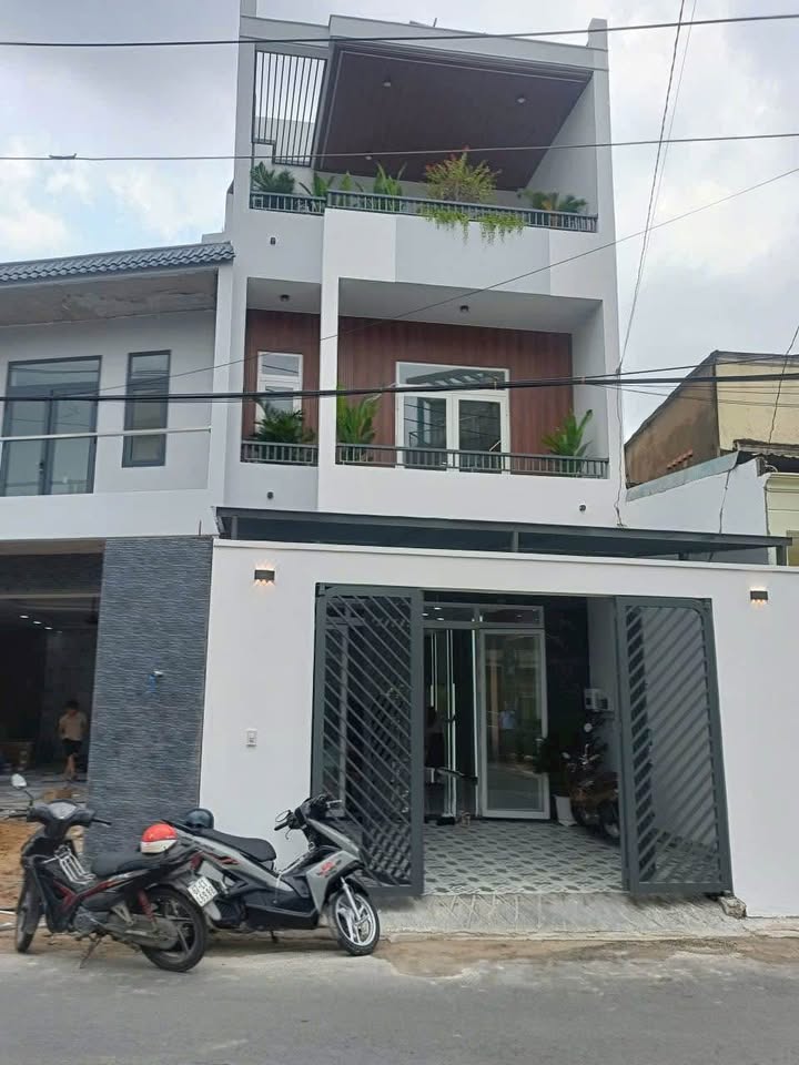 Nhà mặt tiền Nguyễn Đức Thiệu, Dĩ An 88m² giá 6.5 tỷ - Kinh doanh sầm uất, đầy đủ nội thất!