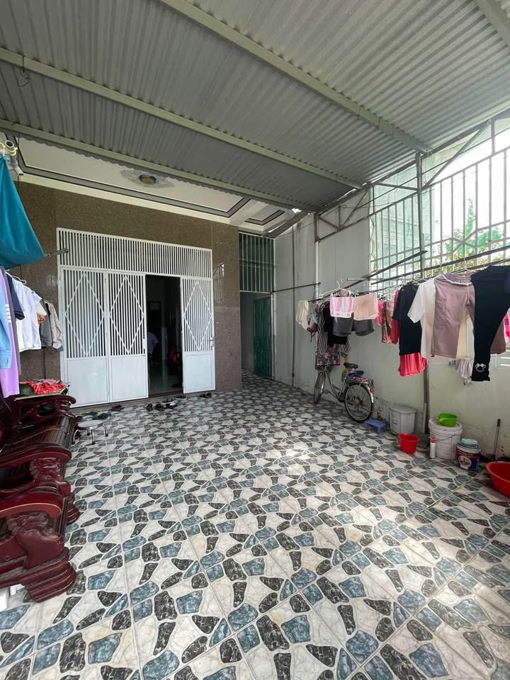 Nhà 2 tầng ngõ Phạm Văn Đồng Nha Trang 137,5m² giá 8,9 tỷ - Hướng Nam nhìn ra biển!