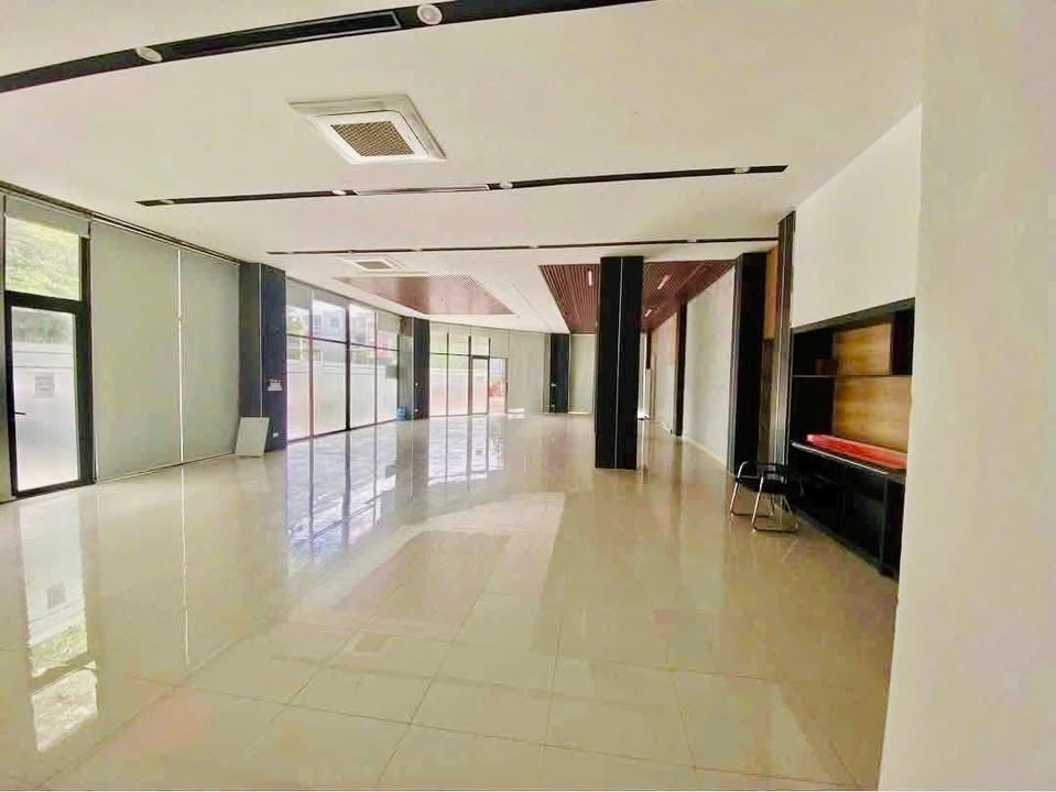 Mặt bằng kinh doanh góc 2 mặt tiền đường Tây Sơn, Quy Nhơn 400m² - Giá chỉ 30 triệu/tháng!