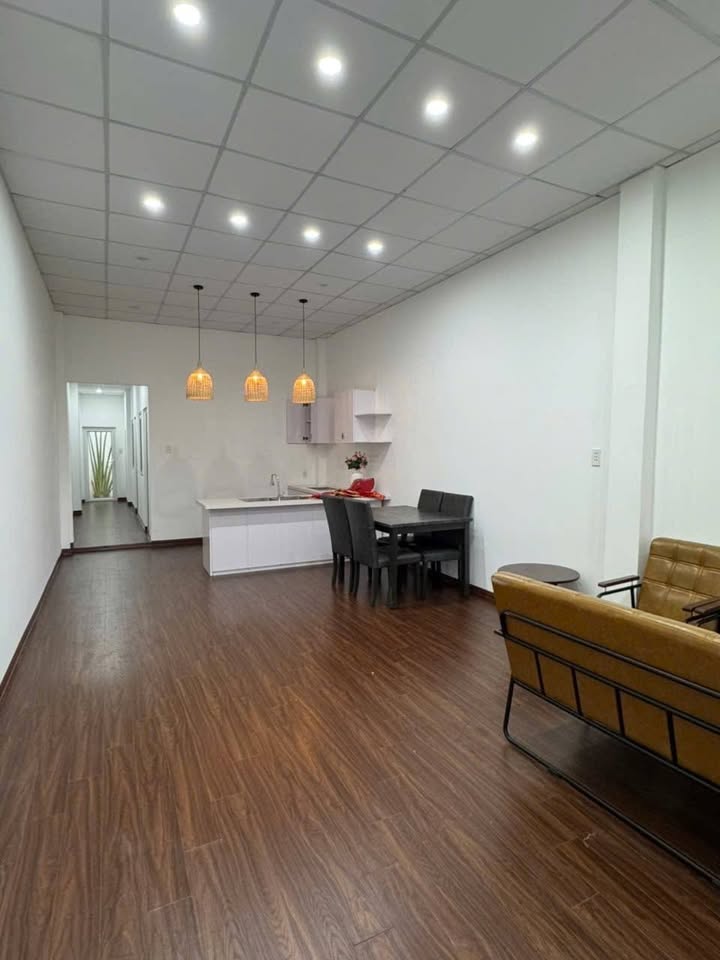 Nhà 2 tầng mặt tiền Xuân Thiều, Đà Nẵng 75m² giá 4.28 tỷ - Cơ hội vàng gần biển!