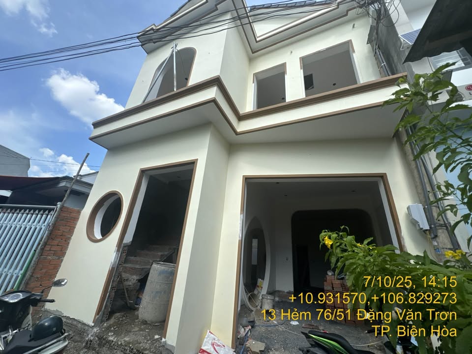 Nhà 1 trệt 1 lầu Trấn Biên 68m² giá 2.9 tỷ - Bán gấp, hoàn thiện sắp xong!