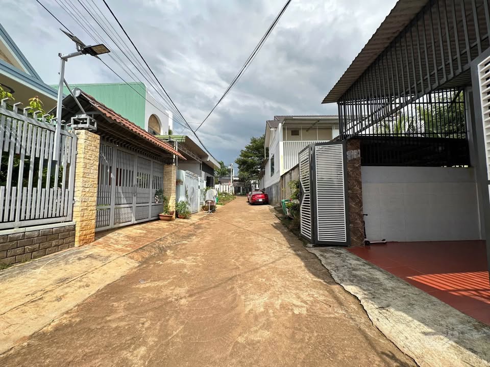 Nhà riêng Tân Lợi Buôn Ma Thuột 140m² giá 4.38 tỷ - Sân ô tô thoải mái đậu!