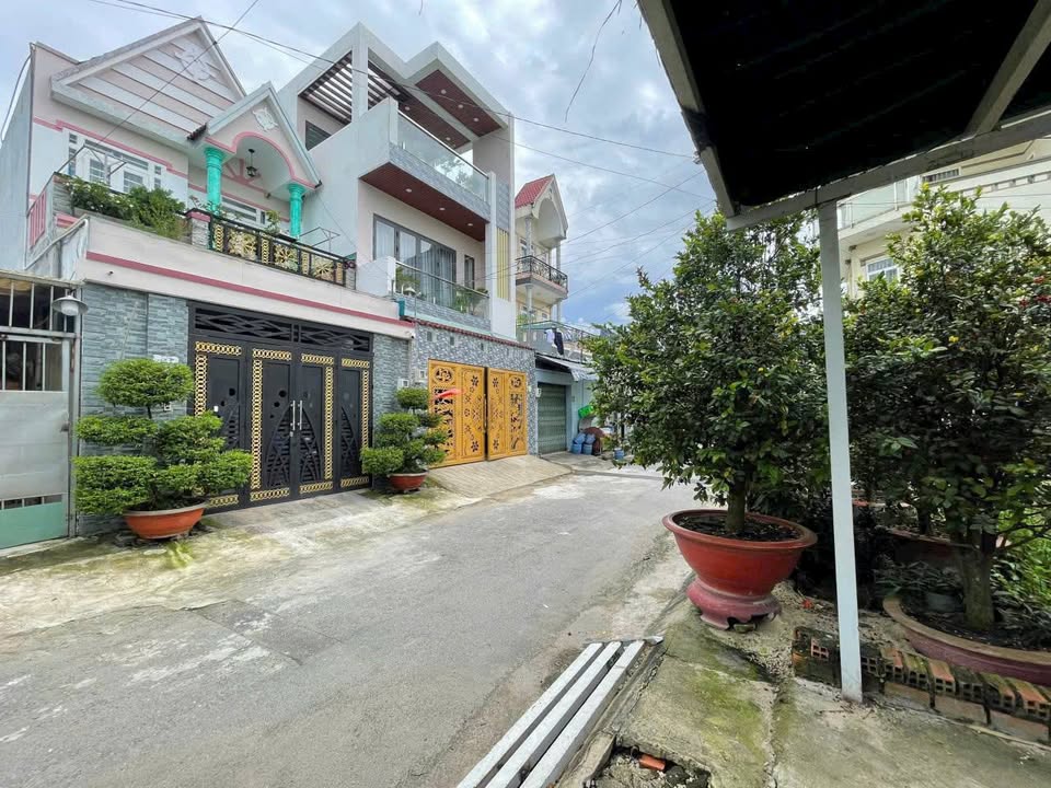 Đất nền Bà Điểm Hóc Môn 176m² giá 6.5 tỷ - Hướng Đông, sổ hồng chính chủ!