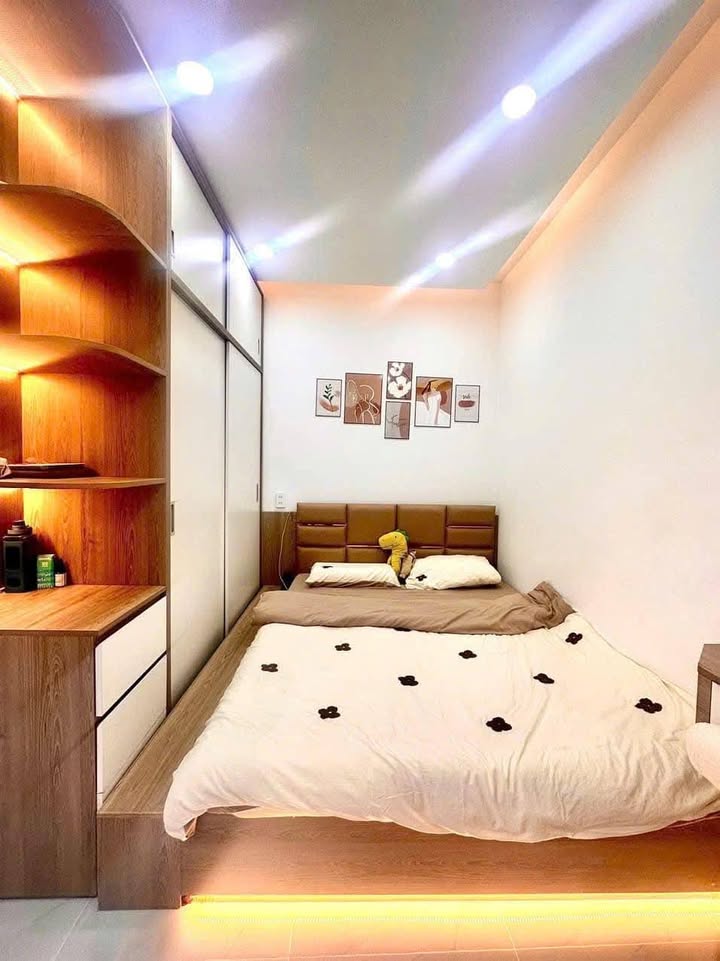 Căn hộ dịch vụ tại Lạc Long Quân, Tân Bình 52m² giá 7.8 tỷ - Đầy đủ nội thất, sẵn sàng ở ngay!