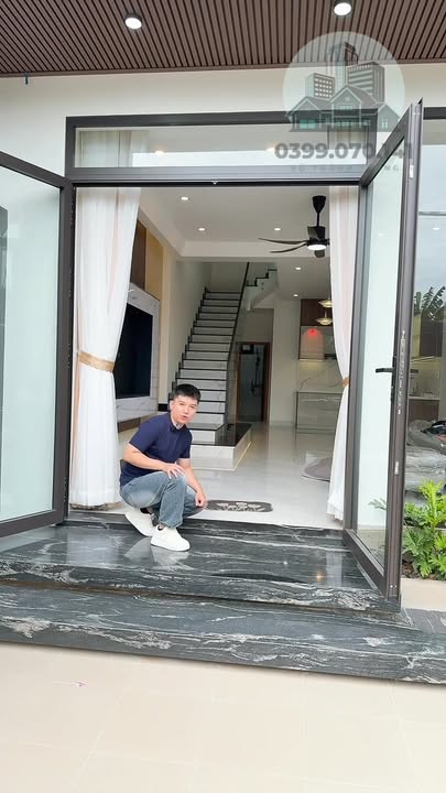 Nhà villa hiện đại KDC Cầu Lông Hải Yến, Mỹ Tho 100m² giá 3.5 tỷ - Vị trí đắc địa, nội thất đầy đủ!