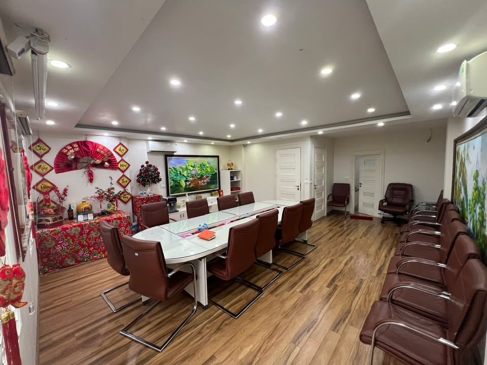 Cho thuê văn phòng 3 tầng mặt tiền Vườn Hoa Trần Quang Diệu, Đống Đa - Giá chỉ 16 triệu/tháng!