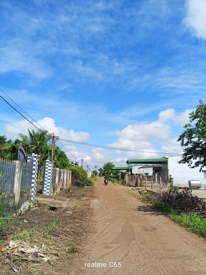 Đất nền chính chủ tại đường liên xã Eaphe-Eakly 2200m² - Giá chỉ 12 triệu/m²!