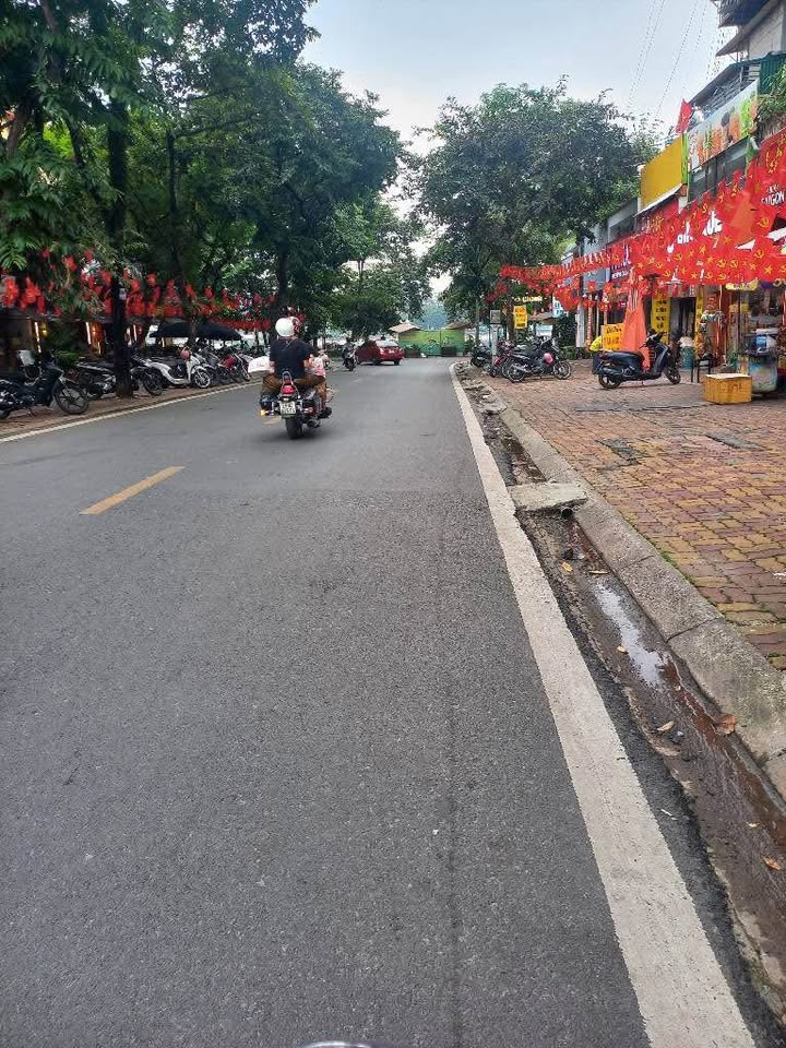 Nhà mặt phố Trần Huy Liệu, Đống Đa 100m² giá 10.6 tỷ - Kinh doanh đỉnh, ô tô vào tận nơi!