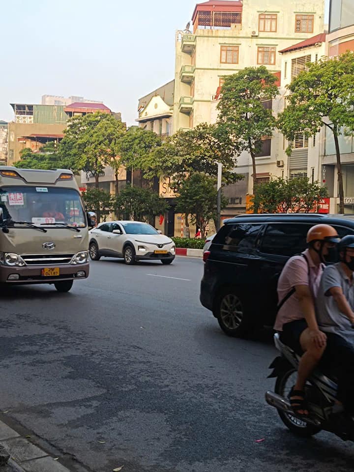 Bán gấp FrontHouse Trần Duy Hưng 56m² giá chỉ 33.8 tỷ - Kinh doanh cực tốt!