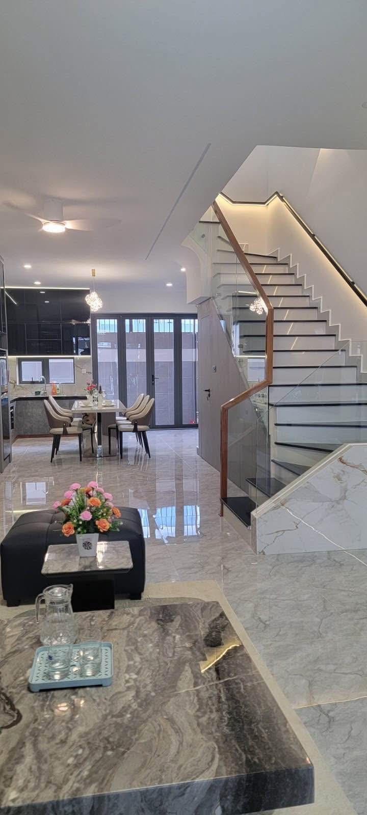 Nhà cho thuê 3 tầng KĐT Mỹ Gia gói 8 - The Capella 38 triệu/tháng - Full nội thất xịn