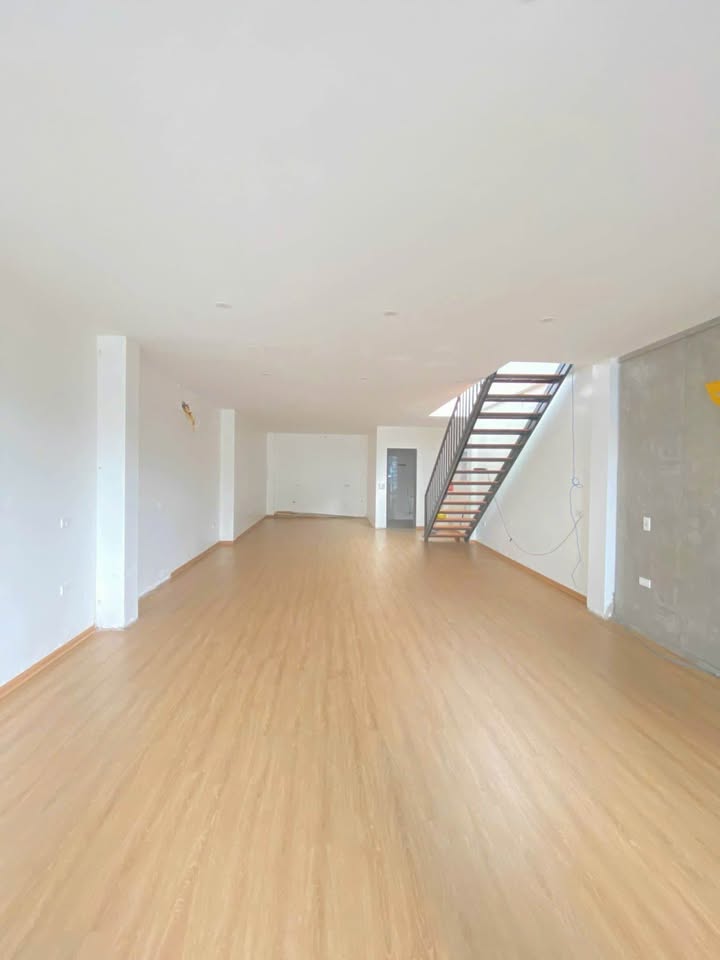 Nhà cho thuê 2 tầng đường Nguyễn Phong Sắc 75m² - Giá chỉ 12 triệu/tháng!