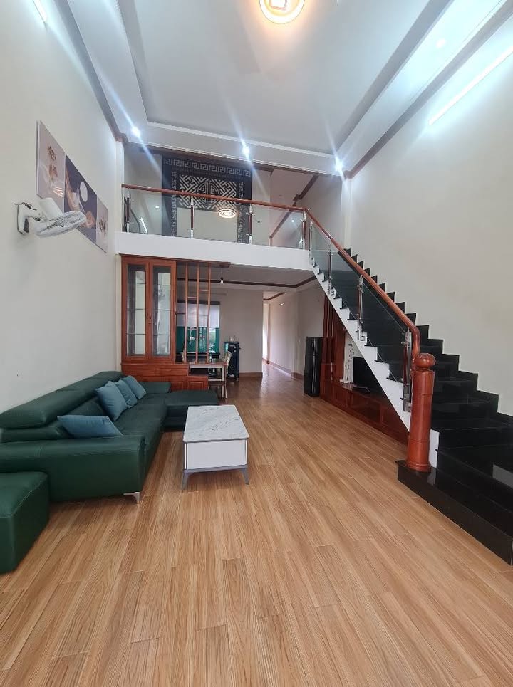 Nhà phố Lộc Sơn, Bảo Lộc 102m² giá 2.6 tỷ - Thiết kế hiện đại, sẵn sàng ở ngay!