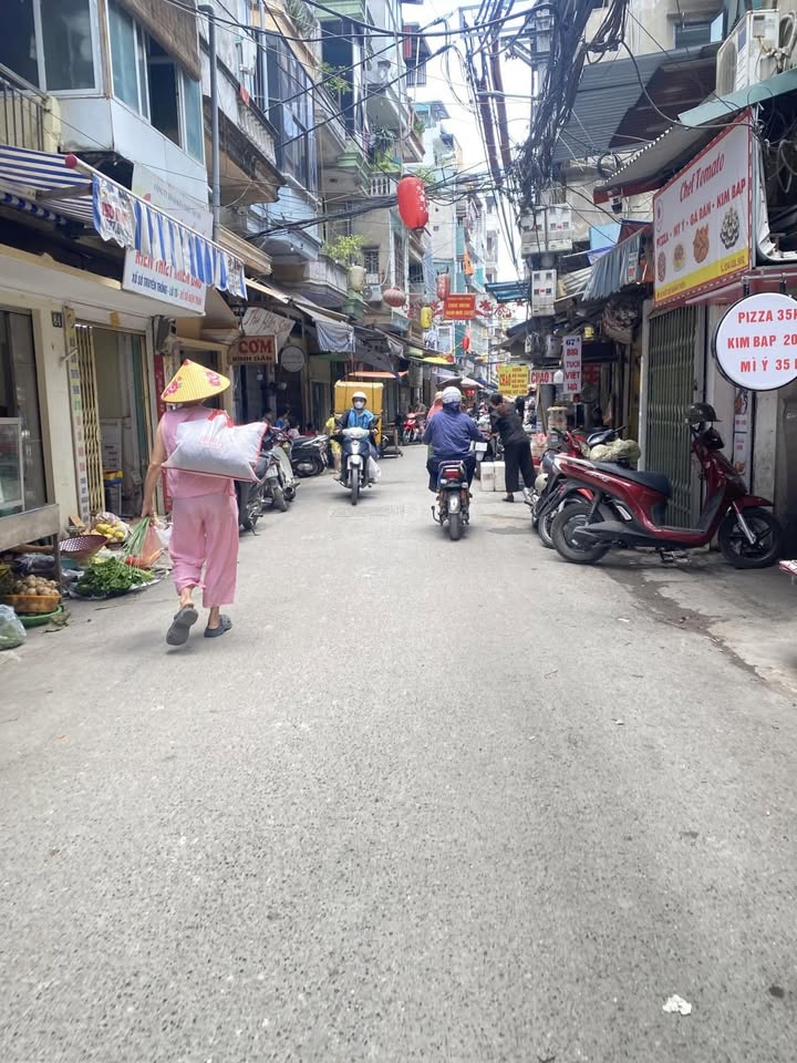 Nhà riêng Đống Đa 24m² giá 4.85 tỷ - Lô góc, gần trung tâm!