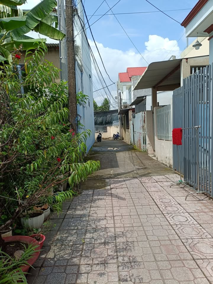 Nhà cấp 4 hẻm Nguyễn Văn Tiên, Tân Phong, 75m² giá 2.3 tỷ - Sổ đỏ chính chủ