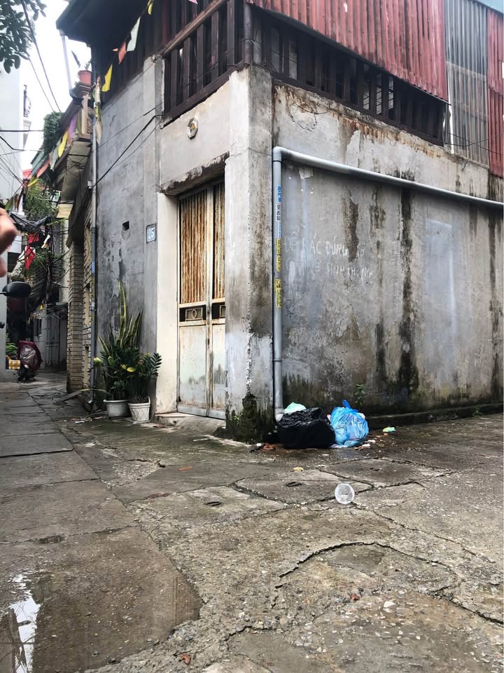 Nhà riêng lô góc tại thị trấn Văn Điển, 41m² giá 6 tỷ - Tiện ích đầy đủ!